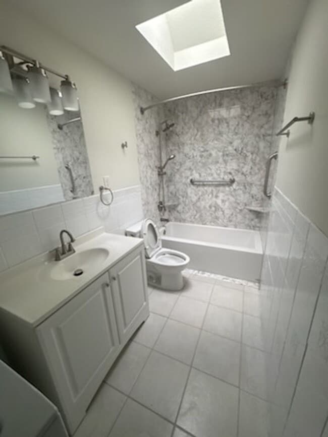 Building Photo - 1511 N Harmon St