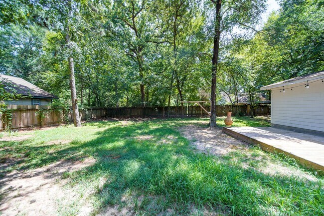 Building Photo - 327 Chateau Woods Pkwy Dr