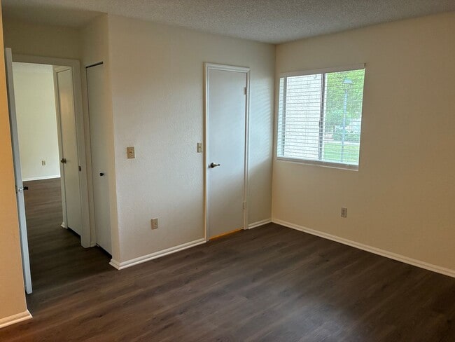 Building Photo - Move In Special**COMFY 2 BEDROOM/2 FULL BATHROOM CONDO IN PHOENIX (48TH STREET & ELLIOT)**