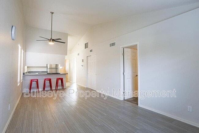 Building Photo - 3229 E Crescent Ave