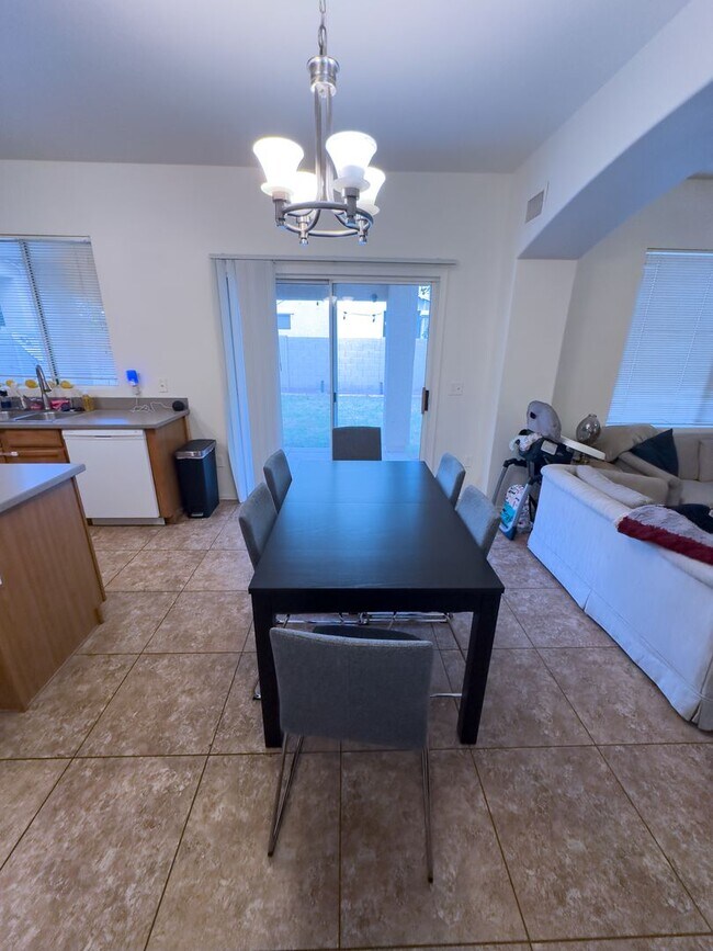 Building Photo - 3 bedroom 2 ba home in Gilbert!