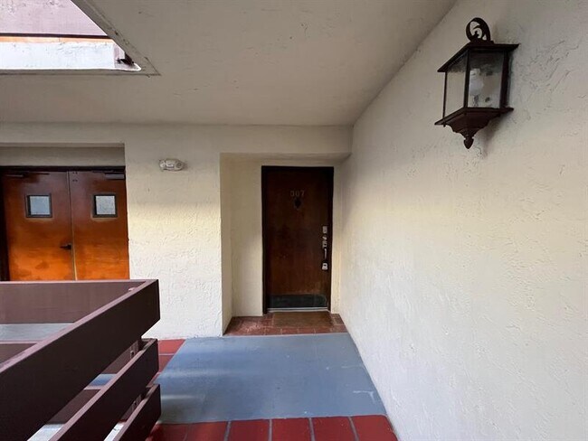 Building Photo - 9030 SW 125th Ave