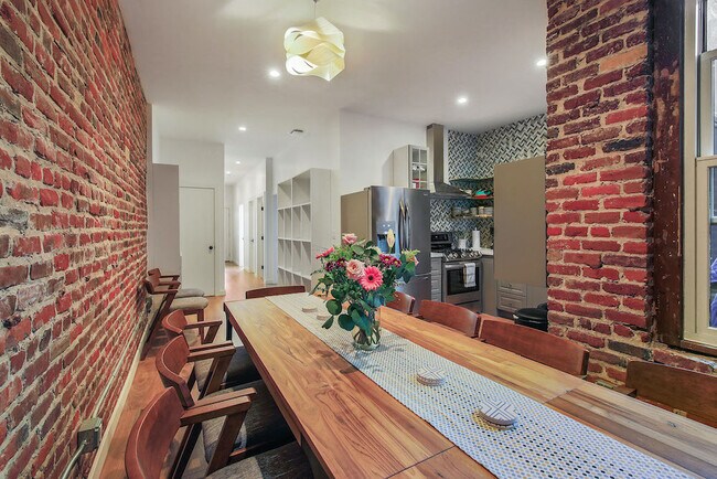 Building Photo - North Beach Coliving