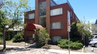 Building Photo - 925 S Washington St