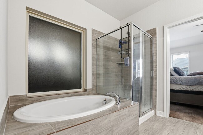 Building Photo - 24714 Longwood Forest Dr