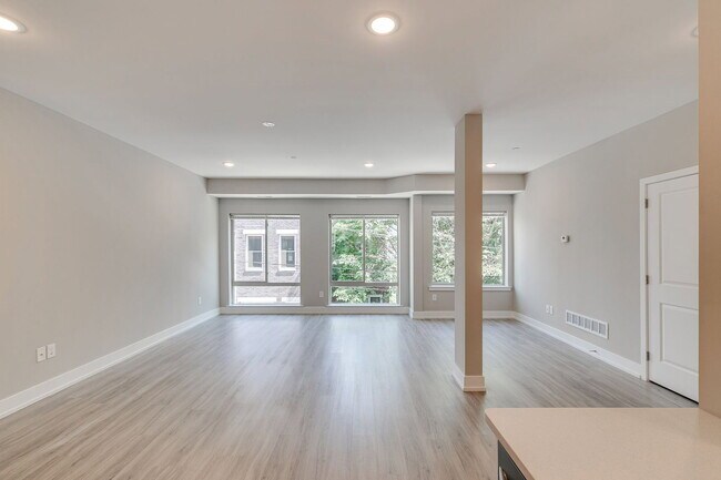 Building Photo - 2636 Annin St