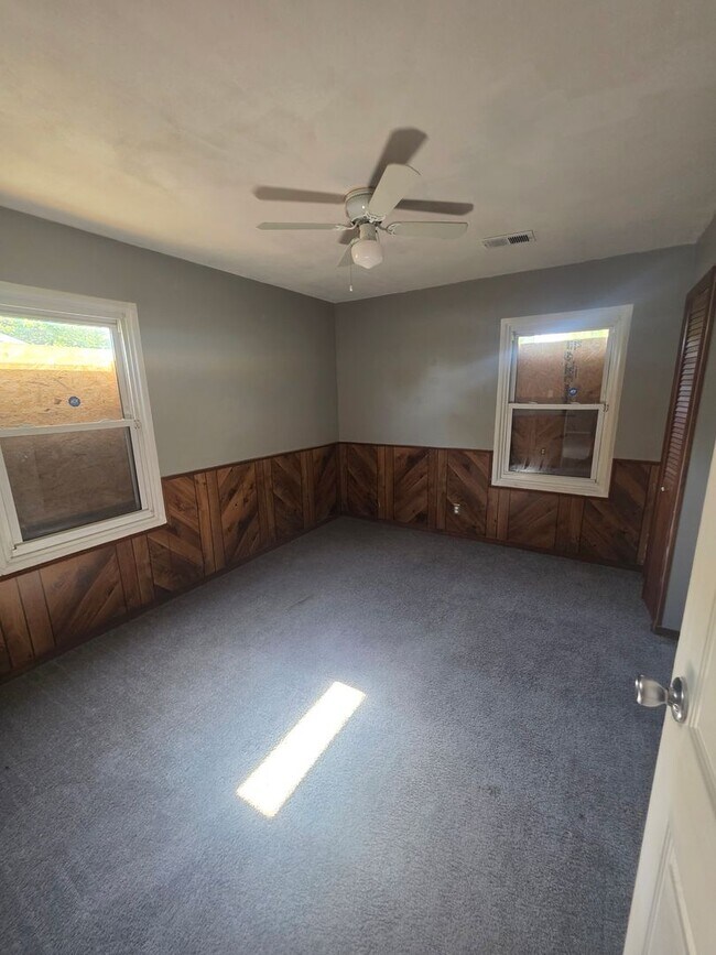 Building Photo - 733 St Norbert Dr