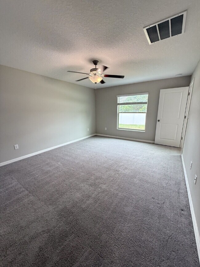 Building Photo - LIKE NEW 4-Bedroom, 2 Bath home in Triple ...