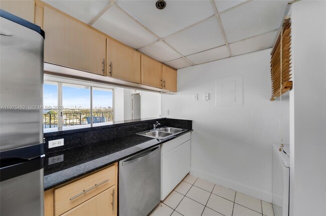 Building Photo - 7601 E Treasure Dr