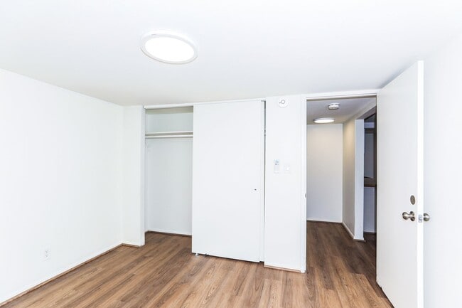 Building Photo - Kahala Avenue Beachside - remodeled 2 bedroom, 1 bath with Luxury Vinyl Plank Flooring