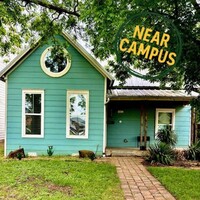 Building Photo - 2 bedroom HOUSE on the edge of Baylor's ca...