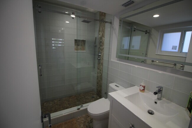 Building Photo - 2548 SE 14th St