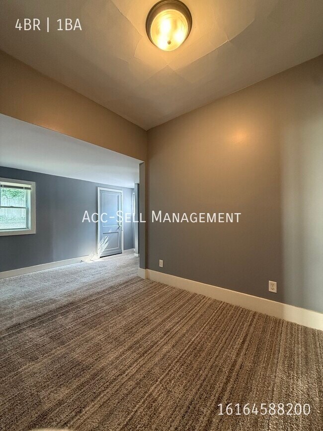 Building Photo - 419 Brenner St NE