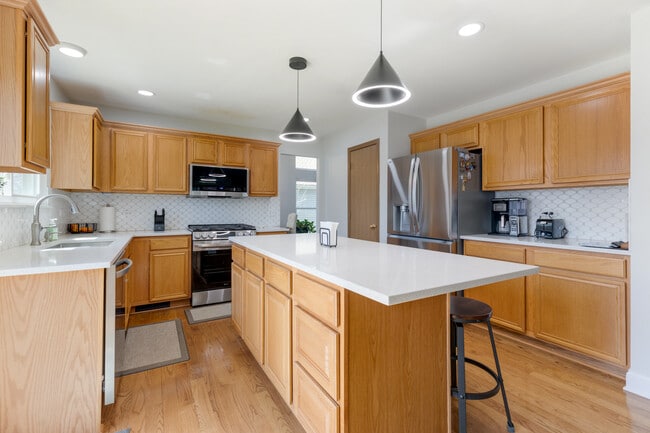 Building Photo - 526 Normandy Ln