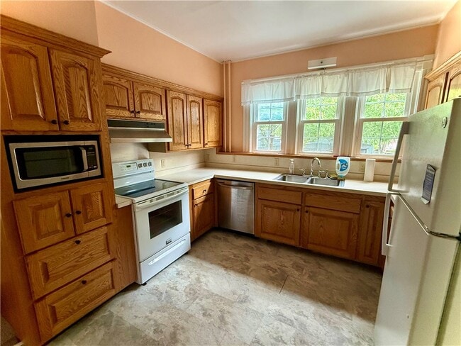 Building Photo - 27 Church St