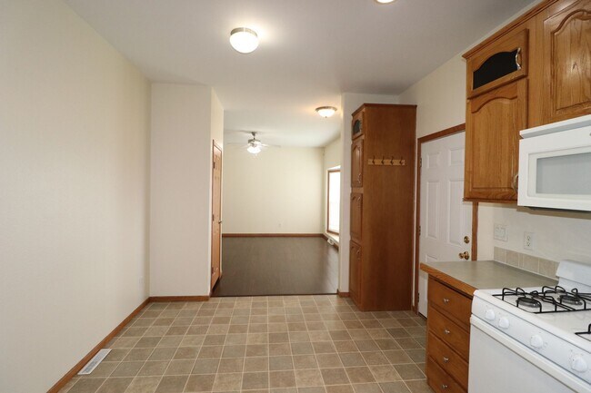 Building Photo - Spacious Home for rent!