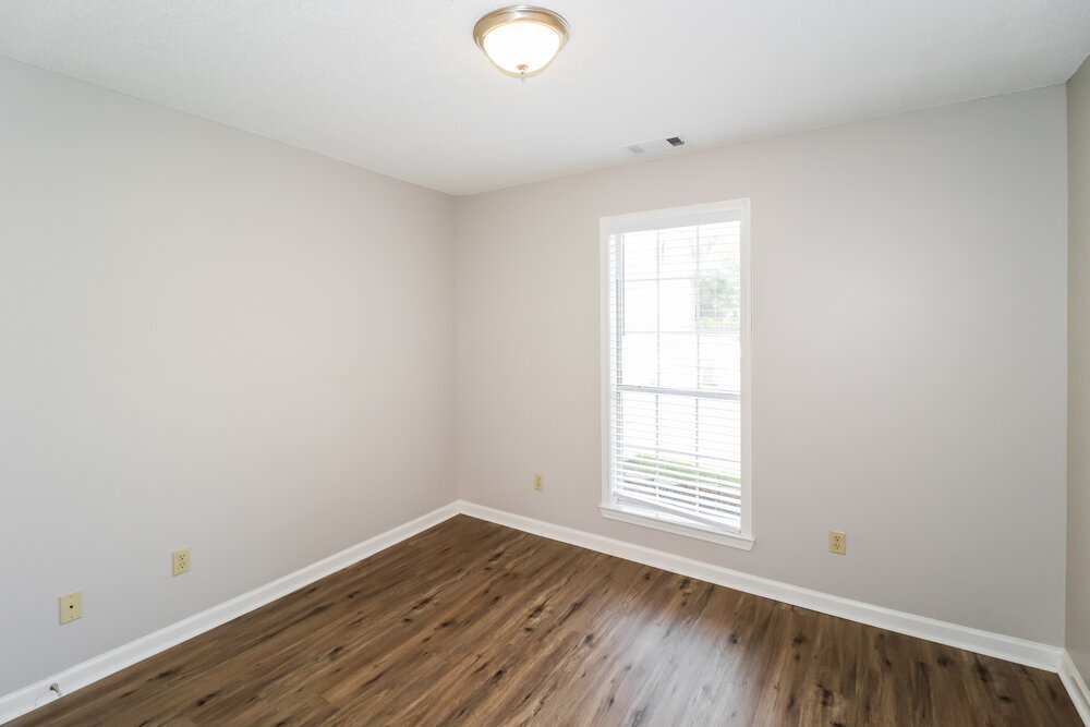 Building Photo - 6752 Oakmoor Cir S