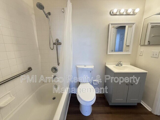 Building Photo - 12653 Longcrest Dr
