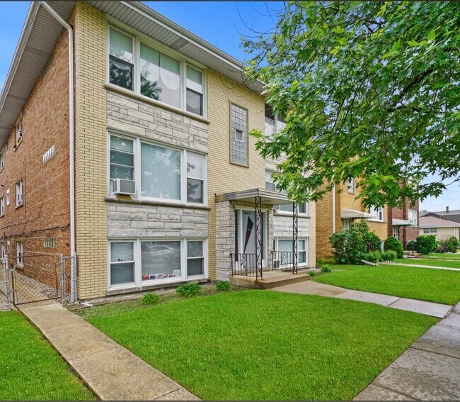 Building Photo - 7651 W Addison St
