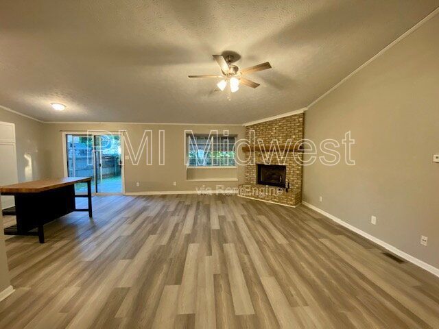 Building Photo - 1542 Creekside Ln