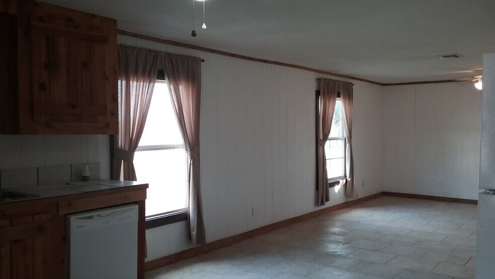 front living room - 15016 County Road 1876