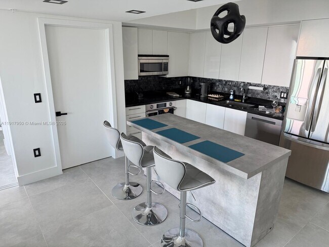 Building Photo - 92 SW 3rd St