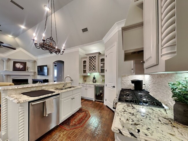 Building Photo - STUNNING HOME IN NRH!