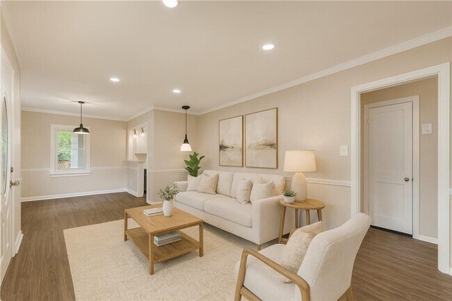 Building Photo - 1641 Rockcliff Pl SE