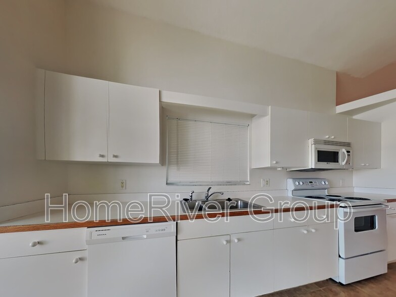 Building Photo - 679 Heather Stone Dr