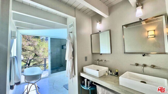 Building Photo - 19562 Cave Way