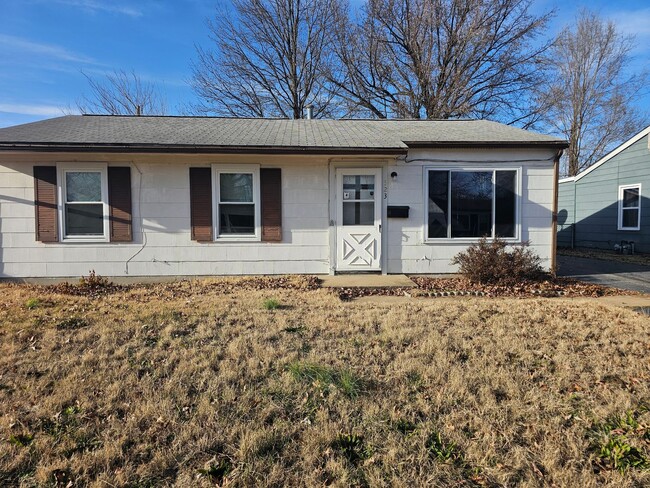 Primary Photo - Nice 3BD/1BA