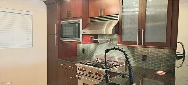 Building Photo - 270 E Flamingo Rd