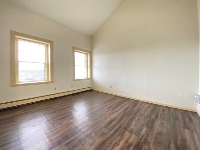 Building Photo - 521 Pine St