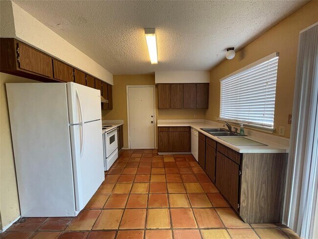 Building Photo - 9611 Blue Creek Ln
