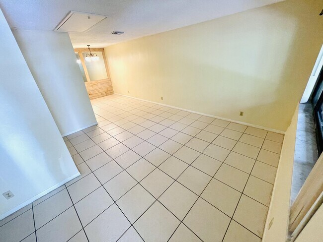 Building Photo - 3096 Collin Dr