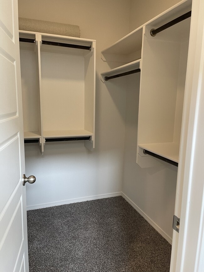 Building Photo - 4868 Longs Peak Rd NE