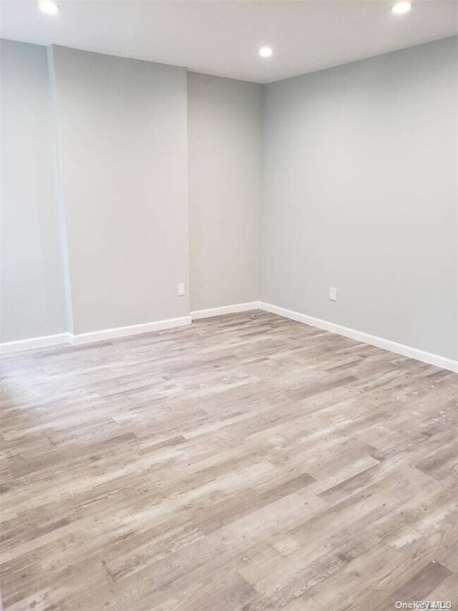 Primary Photo - 43-06 65th St