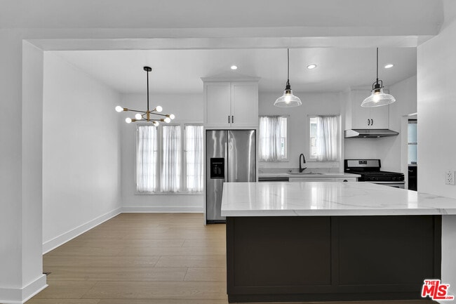 Building Photo - 918 N Genesee Ave