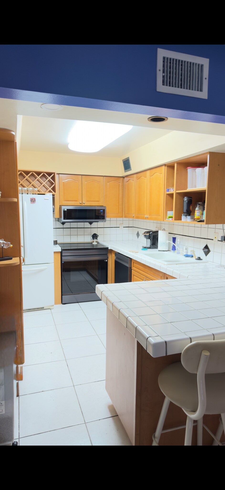 Building Photo - 1300 SW 122nd Ave