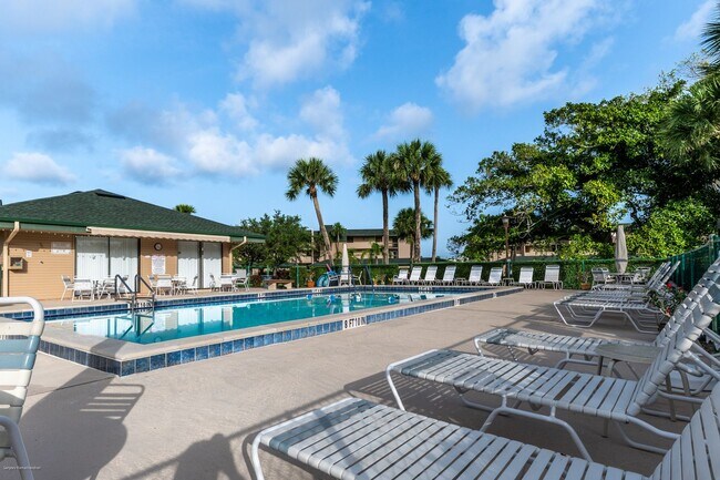 Building Photo - CLOSE DOWNTOWN PUNTA GORDA. GROUND FLOOR U...