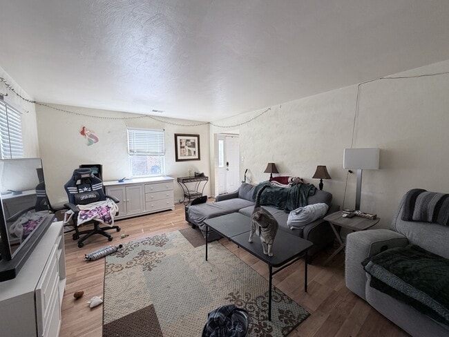 Building Photo - 3327 Lakecrest Rd