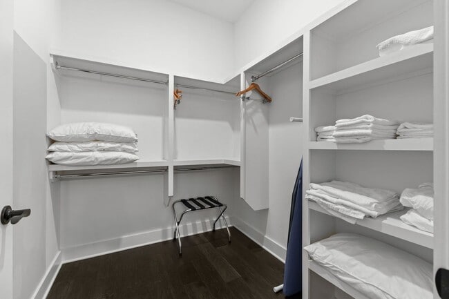 Building Photo - 1224 2nd Ave S