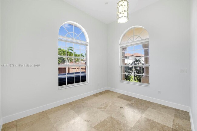 Building Photo - 3363 SW 154th Ct