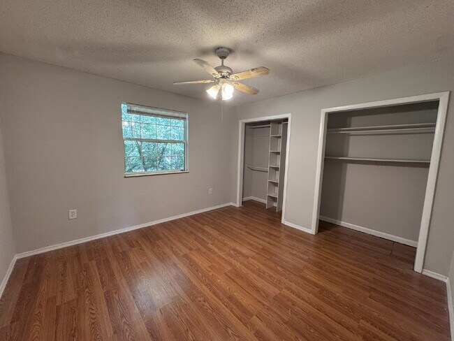 Building Photo - Charming 3-Bedroom Home with Bonus Room on Spacious Lot – Lake City