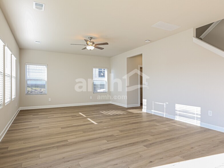 Building Photo - 806 Treeline Rd