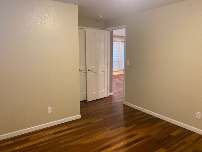 Building Photo - 483 E Hersey St