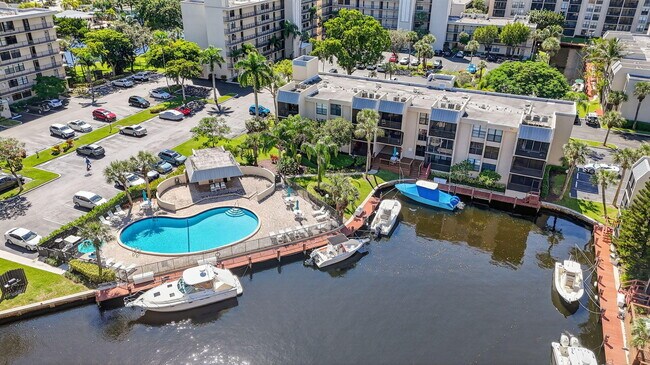 Building Photo - 11 Royal Palm Way