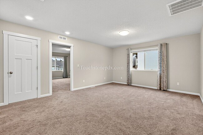 Building Photo - Modern 3BD | 2.5 BA Happy Valley Home On Corner Lot!