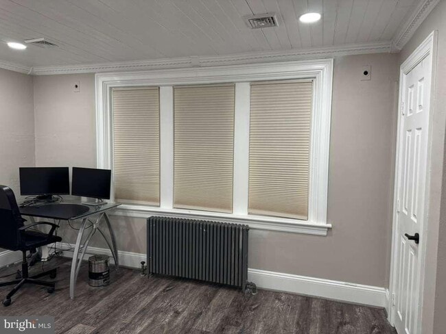 Building Photo - 725 W Mt Vernon St