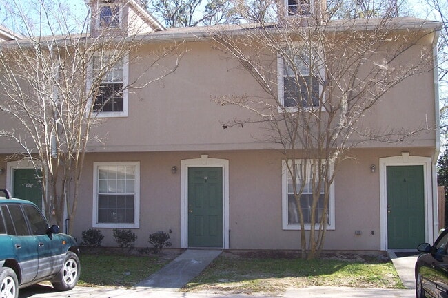 Building Photo - 2 Bed 2.5 Bath Townhome near Campus
